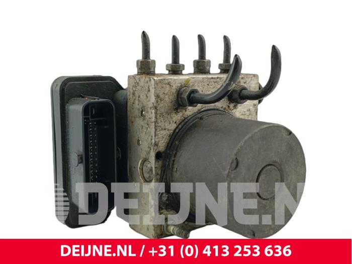 Używane Pompa ABS Iveco New Daily VI 33S16, 35C16, 35S16 Cena € 484,00 Z VAT oferowane przez van Deijne Onderdelen Uden B.V.