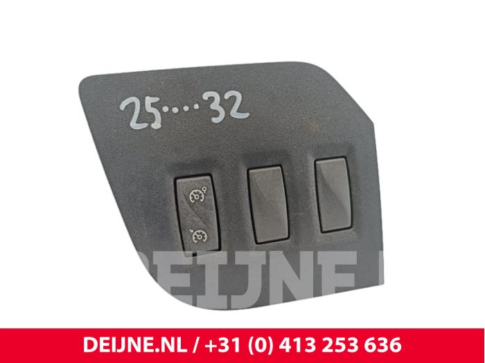 Używane Obsluga tempomatu Renault Master III (MA/MB/MC/MD/MH/MF/MG/MH) 2.3 dCi 16V Cena € 30,25 Z VAT oferowane przez van Deijne Onderdelen Uden B.V.