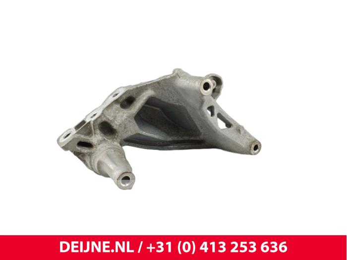 Used Engine mount MAN TGE 2.0 TDI Price € 48,40 Inclusive VAT offered by van Deijne Onderdelen Uden B.V.