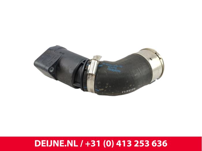 Używane Przewód Turbo Volkswagen Transporter T5 2.0 TDI DRF Cena € 30,25 Z VAT oferowane przez van Deijne Onderdelen Uden B.V.