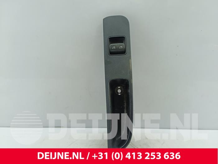 Usados Interruptor de ventanilla eléctrica Mercedes Sprinter 3,5t (907.6/910.6) 314 CDI 2.1 D RWD Precio € 30,25 IVA incluido ofrecido por van Deijne Onderdelen Uden B.V.