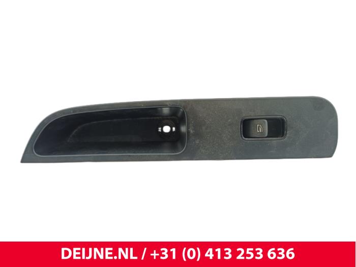 Usados Interruptor de ventanilla eléctrica Mercedes Sprinter 3,5t (907.6/910.6) 314 CDI 2.1 D RWD Precio € 18,15 IVA incluido ofrecido por van Deijne Onderdelen Uden B.V.