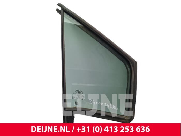 Usados Ventanilla triangular derecha delante Ford Transit Connect (PJ2) 1.6 TDCi 16V 115 Precio € 121,00 IVA incluido ofrecido por van Deijne Onderdelen Uden B.V.