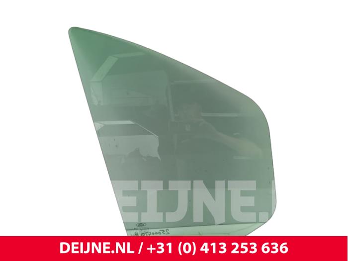 Usados Ventanilla triangular derecha delante Ford Transit Custom 2.2 TDCi 16V Precio € 24,20 IVA incluido ofrecido por van Deijne Onderdelen Uden B.V.