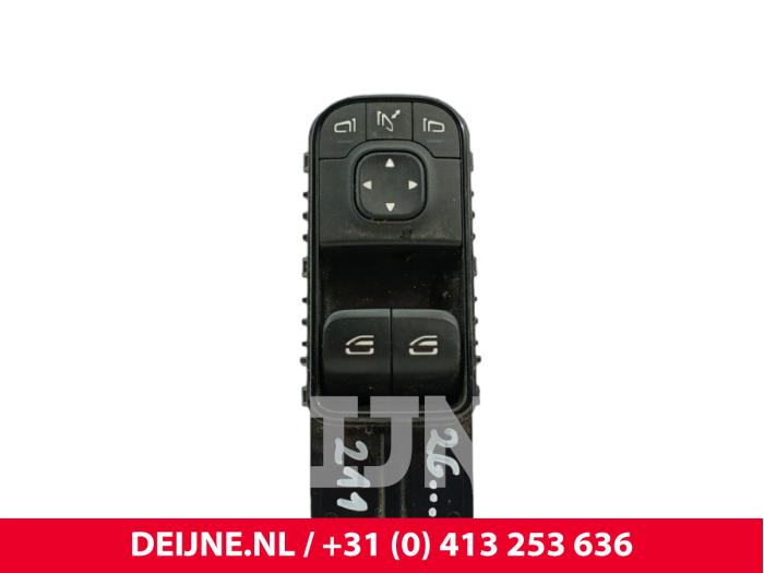 Usados Interruptor de ventanilla eléctrica Mercedes Sprinter 3,5t (907.6/910.6) 314 CDI 2.1 D RWD Precio € 121,00 IVA incluido ofrecido por van Deijne Onderdelen Uden B.V.