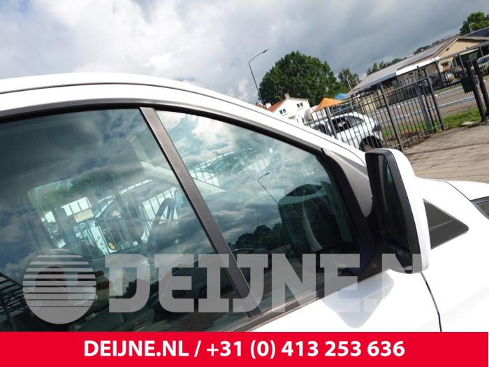Usados Ventanilla triangular derecha delante Ford Transit Custom 2.0 TDCi 16V Eco Blue 105 Precio de solicitud ofrecido por van Deijne Onderdelen Uden B.V.