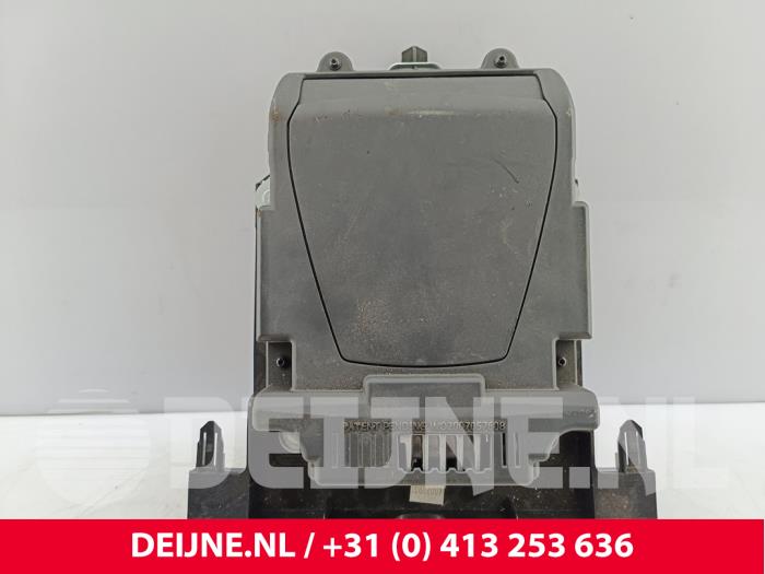 Used Head-up display Peugeot Expert (V1/VA/VB/VE/VF/VT/VY) 2.0 Blue HDi 180 16V Price € 248,05 Inclusive VAT offered by van Deijne Onderdelen Uden B.V.