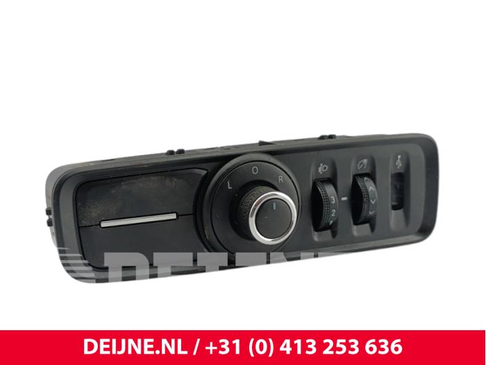 Używane Przelacznik lusterka Maxus Deliver 9 2.0 D RWD Cena € 18,15 Z VAT oferowane przez van Deijne Onderdelen Uden B.V.