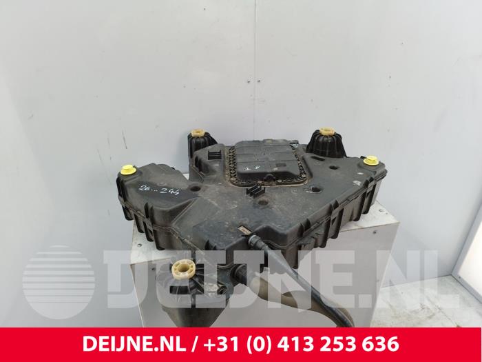 Gebrauchte Adblue Tank Citroen Jumpy 1.6 Blue HDi 115 Preis € 514,25 Mit Mehrwertsteuer angeboten von van Deijne Onderdelen Uden B.V.