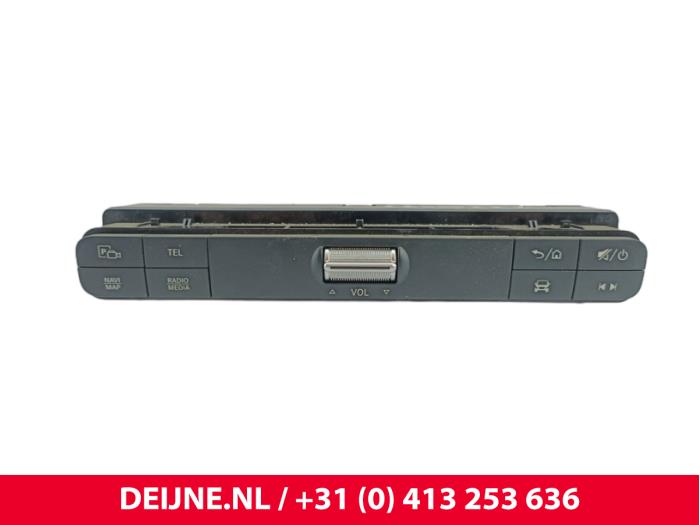 Używane Panel obslugi radia Mercedes Sprinter 3,5t (907.6/910.6) 314 CDI 2.1 D RWD Cena € 54,45 Z VAT oferowane przez van Deijne Onderdelen Uden B.V.
