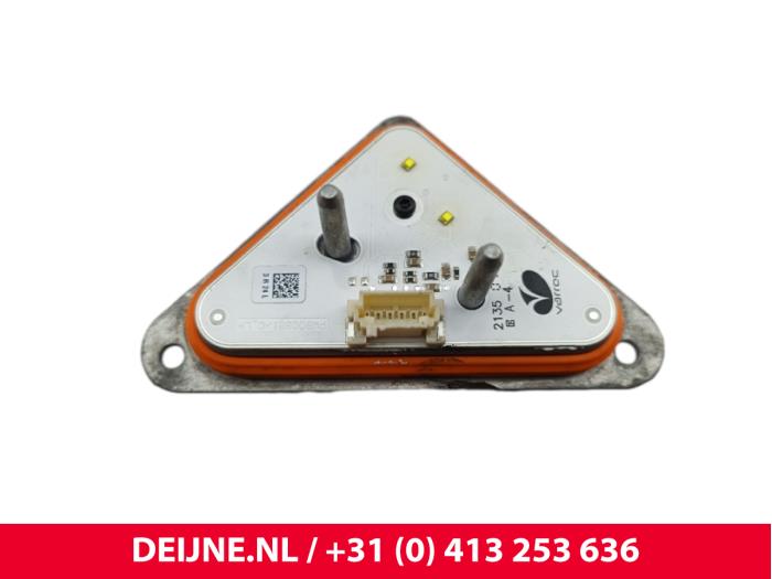 Używane Modułowy reflektor LED Renault Master III (FV) 2.3 dCi 135 16V FWD Cena € 60,50 Z VAT oferowane przez van Deijne Onderdelen Uden B.V.