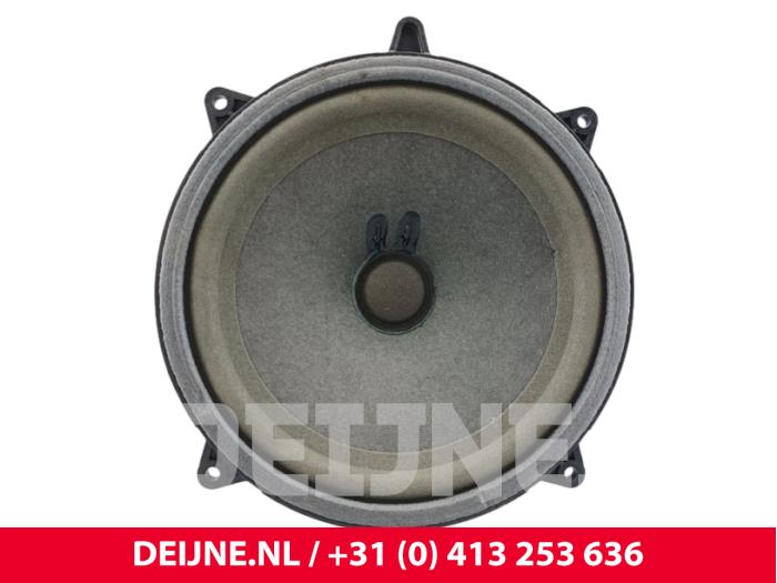 Używane Glosnik Mercedes Sprinter 3,5t (907.6/910.6) 314 CDI 2.1 D RWD Cena € 18,15 Z VAT oferowane przez van Deijne Onderdelen Uden B.V.