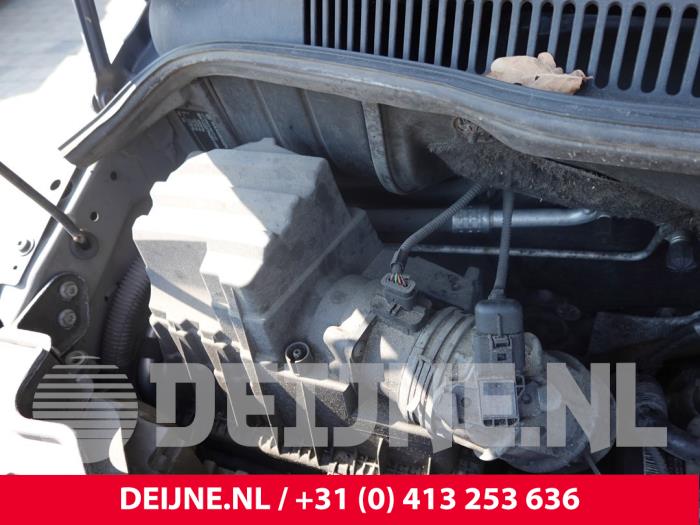 Begagnade Luftfilterhus Volkswagen Transporter T5 2.0 BiTDI DRF Pris på förfrågan erbjuds av van Deijne Onderdelen Uden B.V.