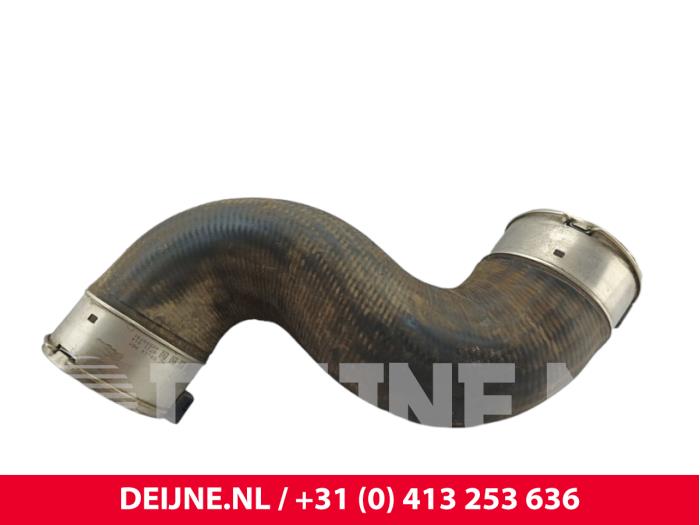 Gebrauchte Intercooler Schlauch Mercedes Sprinter 3,5t (907.6/910.6) 314 CDI 2.1 D RWD Preis € 30,25 Mit Mehrwertsteuer angeboten von van Deijne Onderdelen Uden B.V.