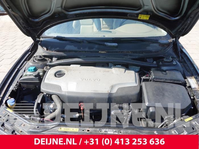Używane Parawan Volvo V70 (SW) 2.4 D5 20V Cena € 25,00 Procedura marży oferowane przez van Deijne Onderdelen Uden B.V.