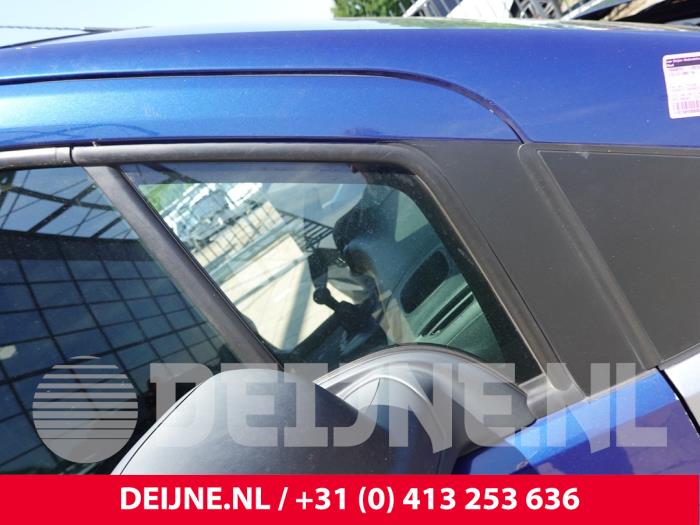 Usados Ventanilla triangular derecha delante Peugeot Partner (EA//EF/EN/EU) 1.6 BlueHDi 100 Precio de solicitud ofrecido por van Deijne Onderdelen Uden B.V.