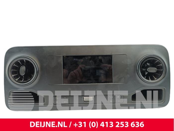 Begagnade Innerdisplay Mercedes Sprinter 3,5t (907.6/910.6) 314 CDI 2.1 D RWD Pris € 393,25 Inklusive moms erbjuds av van Deijne Onderdelen Uden B.V.