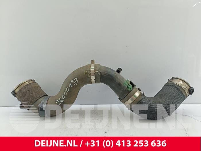 Używane Przewód Turbo Opel Movano 2.3 CDTi Biturbo 16V RWD Cena € 30,25 Z VAT oferowane przez van Deijne Onderdelen Uden B.V.
