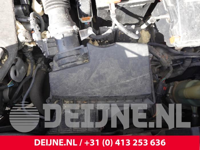 Begagnade Luftfilterhus Peugeot Expert (V1/VA/VB/VE/VF/VT/VY) 2.0 Blue HDi 120 16V Pris på förfrågan erbjuds av van Deijne Onderdelen Uden B.V.