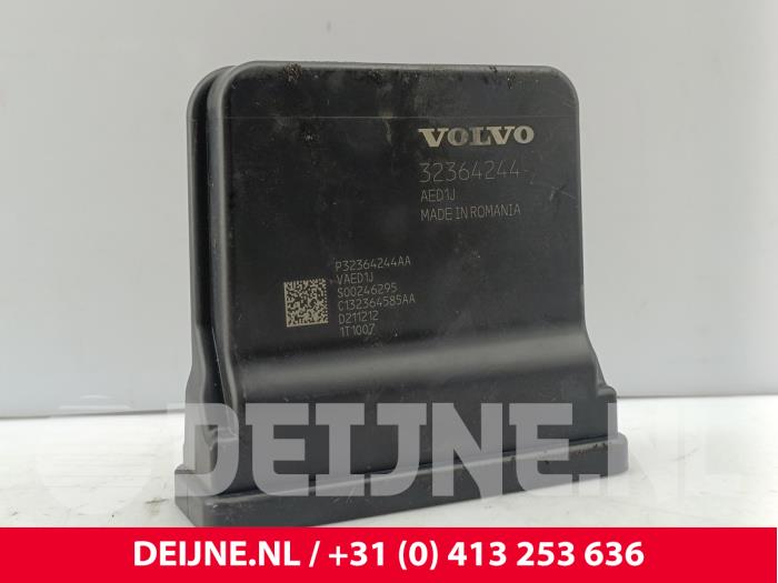 Begagnade Bluetooth-modul Volvo C40 Recharge (XK) Recharge Twin 78 kWh Pris € 272,25 Inklusive moms erbjuds av van Deijne Onderdelen Uden B.V.