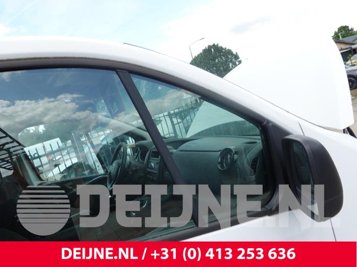 Usados Ventanilla triangular derecha delante Opel Vivaro 1.6 CDTi BiTurbo Precio de solicitud ofrecido por van Deijne Onderdelen Uden B.V.