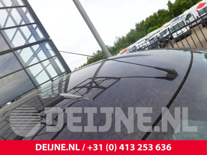Używane Antena Dacia Dokker Express (8S) 1.5 dCi 75 Cena na żądanie oferowane przez van Deijne Onderdelen Uden B.V.
