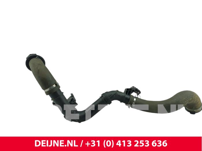 Usagé Tube intercooler Opel Vivaro 1.6 CDTI 95 Euro 6 Prix € 54,45 Prix TTC proposé par van Deijne Onderdelen Uden B.V.
