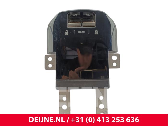 Usados Interruptor de ventanilla eléctrica Volvo EX30 Single Motor Precio € 96,80 IVA incluido ofrecido por van Deijne Onderdelen Uden B.V.