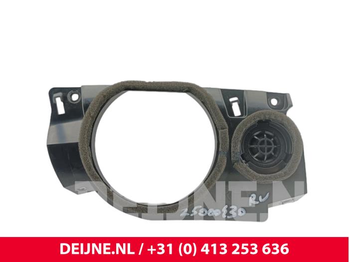 Używane Glosnik Volvo EX30 Single Motor Cena € 54,45 Z VAT oferowane przez van Deijne Onderdelen Uden B.V.