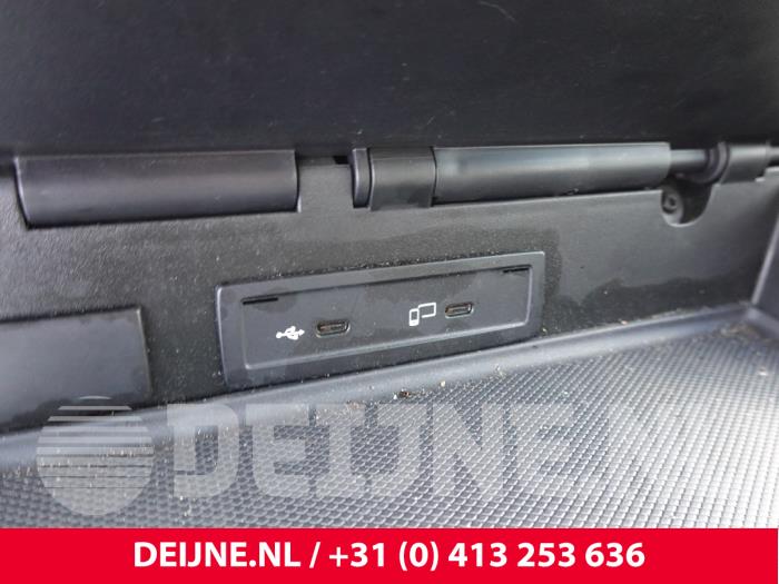 Używane Modul USB Mercedes Sprinter 3,5t (907.6/910.6) 316 CDI 2.1 D RWD Cena na żądanie oferowane przez van Deijne Onderdelen Uden B.V.