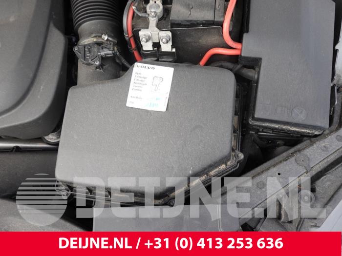 Gebrauchte Luftfiltergehäuse Volvo V40 (MV) 2.0 D3 16V Preis auf Anfrage angeboten von van Deijne Onderdelen Uden B.V.