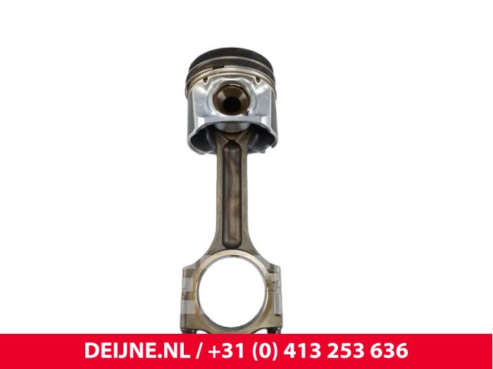 Używane Tlok Renault Master III (FV) 2.3 dCi 125 16V FWD Cena € 121,00 Z VAT oferowane przez van Deijne Onderdelen Uden B.V.