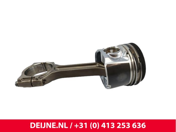 Używane Tlok Renault Master III (FV) 2.3 dCi 125 16V FWD Cena € 121,00 Z VAT oferowane przez van Deijne Onderdelen Uden B.V.