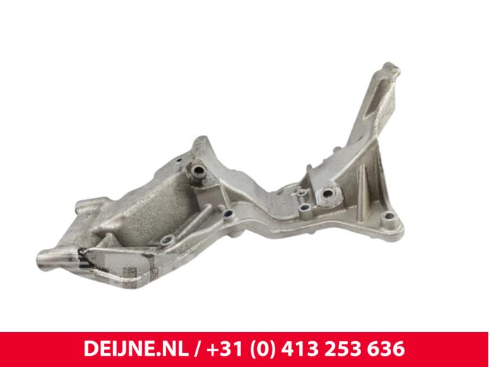 Usagé Support dynamo haut Volvo V60 I (FW/GW) 2.4 D5 20V AWD Twin Engine Plug-in Hybrid Prix € 20,00 Règlement à la marge proposé par van Deijne Onderdelen Uden B.V.