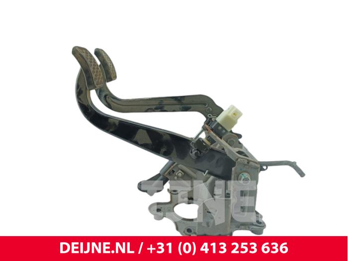 Używane Pedal hamulca Maxus Deliver 9 2.0 D RWD Cena € 60,50 Z VAT oferowane przez van Deijne Onderdelen Uden B.V.