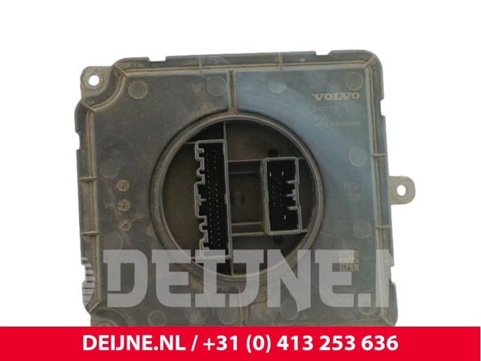Używane Modułowy reflektor LED Volvo S60 III (ZS) 2.0 T5 16V Cena € 95,00 Procedura marży oferowane przez van Deijne Onderdelen Uden B.V.