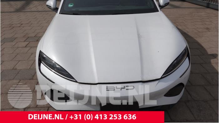 Używane Maska BYD Seal Design RWD 82.5 kWh Cena € 847,00 Z VAT oferowane przez van Deijne Onderdelen Uden B.V.