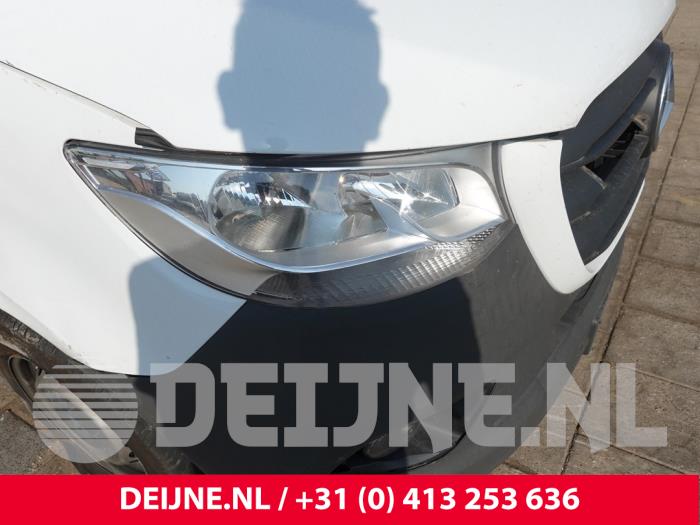 Używane Reflektor prawy Mercedes Sprinter 3,5t (907.6/910.6) 314 CDI 2.1 D RWD Cena na żądanie oferowane przez van Deijne Onderdelen Uden B.V.