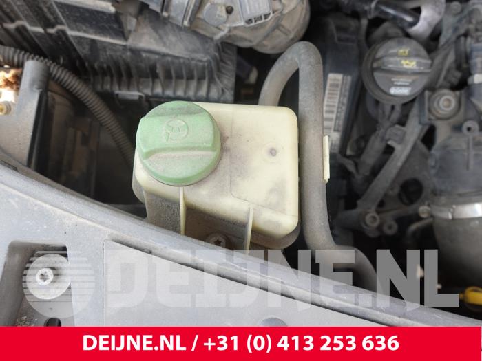 Begagnade Styrservotank Volkswagen Transporter T6 2.0 TDI Pris på förfrågan erbjuds av van Deijne Onderdelen Uden B.V.