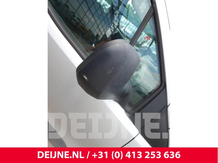 Usados Ventanilla triangular derecha delante Citroen Berlingo Cinqspace, Multispace 1.6i Precio de solicitud ofrecido por van Deijne Onderdelen Uden B.V.