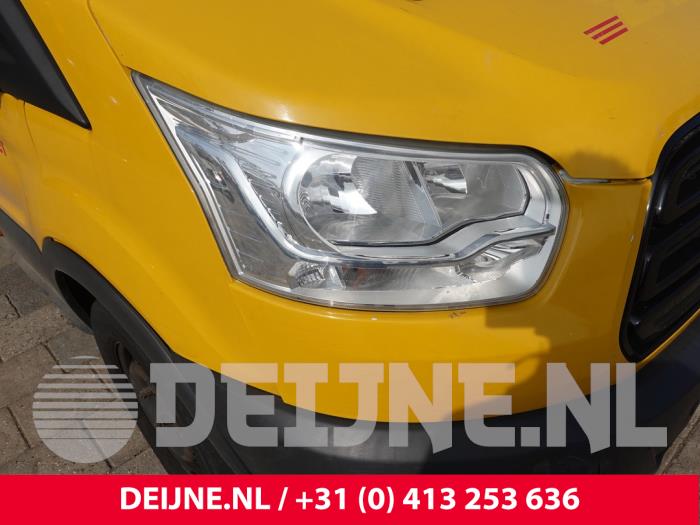 Używane Reflektor prawy Ford Transit 2.0 TDCi 16V Eco Blue 130 RWD Cena € 193,60 Z VAT oferowane przez van Deijne Onderdelen Uden B.V.