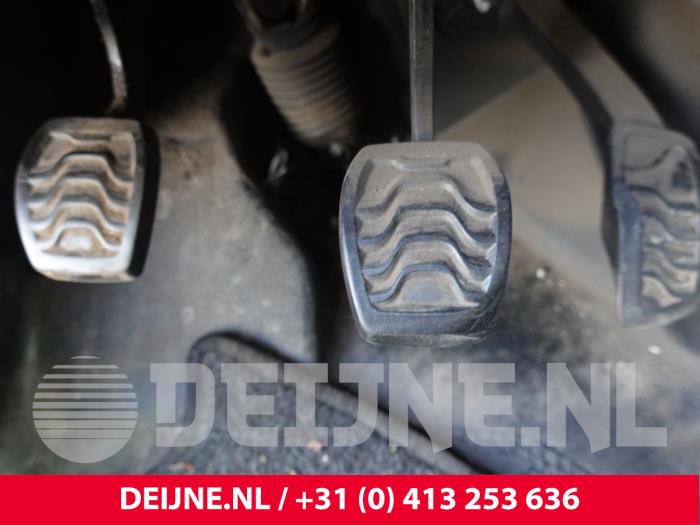 Używane Pedal hamulca Ford Transit 2.0 TDCi 16V Eco Blue 130 RWD Cena na żądanie oferowane przez van Deijne Onderdelen Uden B.V.