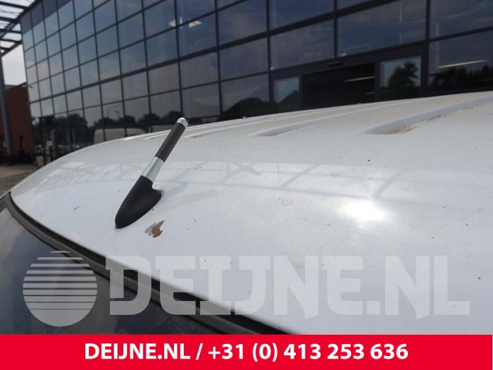 Używane Antena Ford Transit Connect 1.8 TDCi 75 Cena na żądanie oferowane przez van Deijne Onderdelen Uden B.V.