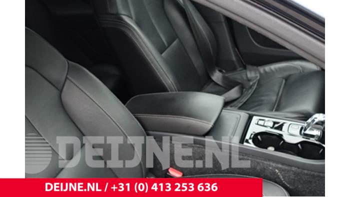 Używane Schowek Volvo XC40 (XZ) 2.0 T4 Geartronic 16V Cena € 75,00 Procedura marży oferowane przez van Deijne Onderdelen Uden B.V.