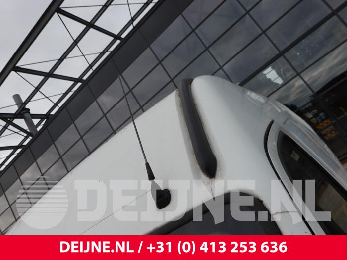 Używane Antena Renault Master II (ED/HD/UD) 2.5 dCi 16V 100 Cena na żądanie oferowane przez van Deijne Onderdelen Uden B.V.