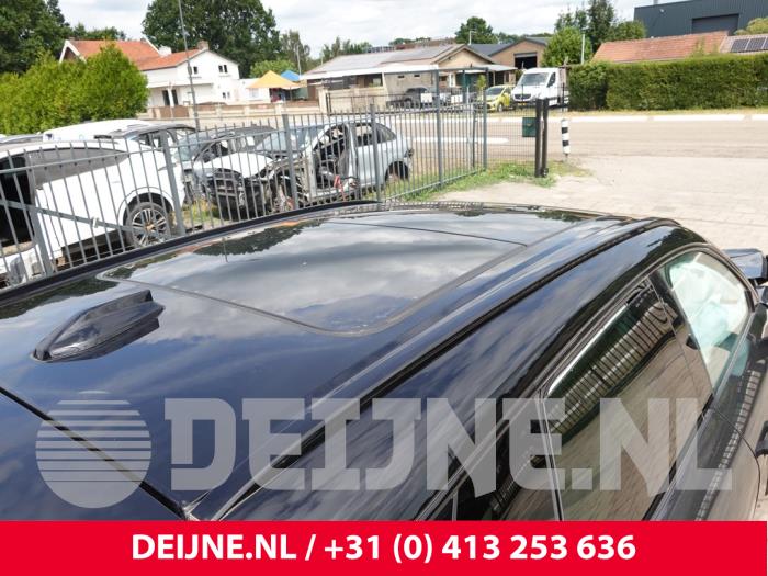 Używane Dach panoramiczny Lynk &amp; Co 08 1.5 Core, More Cena na żądanie oferowane przez van Deijne Onderdelen Uden B.V.