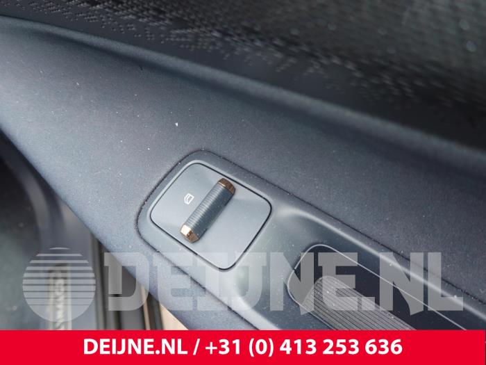 Usados Interruptor de ventanilla eléctrica Lynk &amp; Co 08 1.5 Core, More Precio de solicitud ofrecido por van Deijne Onderdelen Uden B.V.