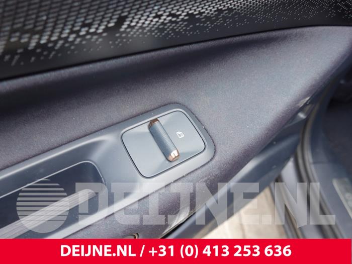 Usados Interruptor de ventanilla eléctrica Lynk &amp; Co 08 1.5 Core, More Precio de solicitud ofrecido por van Deijne Onderdelen Uden B.V.