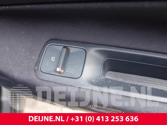 Usados Interruptor de ventanilla eléctrica Lynk &amp; Co 08 1.5 Core, More Precio de solicitud ofrecido por van Deijne Onderdelen Uden B.V.