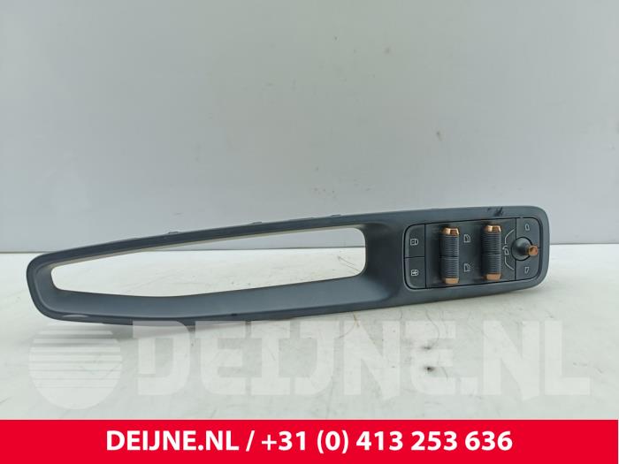 Usados Interruptor de ventanilla eléctrica Lynk &amp; Co 08 1.5 Core, More Precio € 211,75 IVA incluido ofrecido por van Deijne Onderdelen Uden B.V.